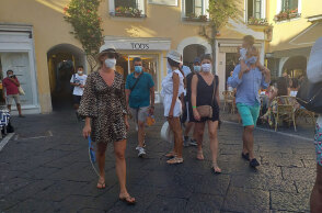 Κορωνοϊός στην Ιταλία: Όποιος δεν φορά μάσκα στη Νάπολι, θα πληρώνει πρόστιμο 1.000 ευρώ