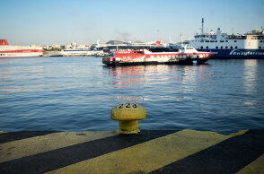 36χρονη έπεσε στη θάλασσα στο λιμάνι του Πειραιά