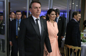 Ο Ζαΐχ Μπολσονάρου, πρόεδρος της Βραζιλίας, με τη σύζυγό του, Μισέλ