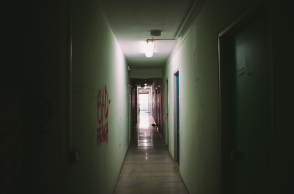 Οι διάδρομοι της φοιτητικής εστίας