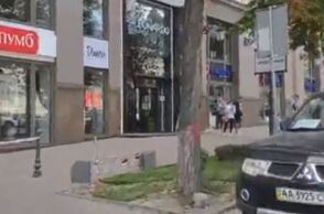 Άνδρας απειλεί να ανατινάξει τράπεζα στο Κίεβο