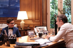 Ο Κυριάκος Μητσοτάκης συναντήθηκε στο Μέγαρο Μαξίμου με τον 13χρονο Δημοσθένη Δεσποτίδη, τον μαθητή που απέσπασε το πρώτο βραβείο σε παγκόσμιο διαγωνισμό ποίησης