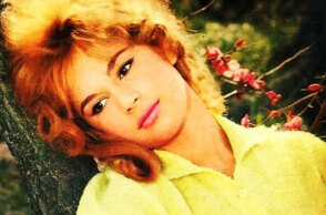 Αλίκη Βουγιουκλάκη 