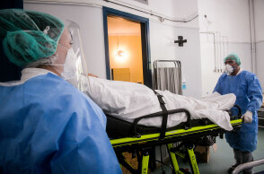 Κορωνοϊός στην Ελλάδα: Προβληματίζουν οι νέες εστίες μετάδοσης σε νοσοκομεία