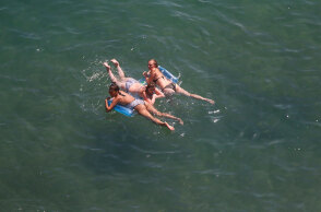 Μπάνιο στη θάλασσα