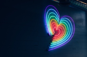 Sex Podcast: Η Άννα αφηγείται στην Άντρη Κωνσταντίνου και στο pod.gr πώς ήταν η ζωή της ως αγόρι και τον ρατσισμό που βίωσε