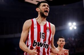 Kώστας Παπανικολάου