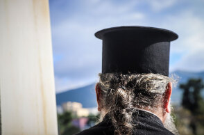 Κορωνοϊός σε γάμο στη Λάρισα: Θετικός και ο ιερέας