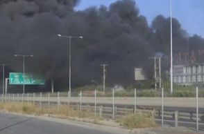 Φωτιά σε εργοστάσιο στη Μεταμόρφωση