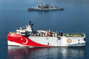 Oruc Reis: Πλέει προς την ελληνική υφαλοκρηπίδα