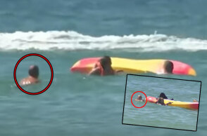 Ο πρόεδρος της Πορτογαλίας βοήθησε δύο γυναίκες που παρασύρθηκαν από τα ορμητικά ρεύματα