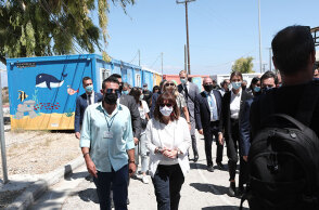 Η Αικατερίνη Σακελλαροπούλου, Πρόεδρος της Δημοκρατίας, στο Κέντρο Υποδοχής και Ταυτοποίησης προσφύγων και μεταναστών στη Μόρια της Λέσβου