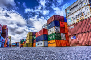 Για πρώτη φορά μετά από 20 χρόνια ΗΠΑ και ΕΕ κατέληξαν σε συμφωνία για τη μείωση δασμών στις εξαγωγές