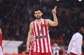 Κώστας Παπανικολάου 