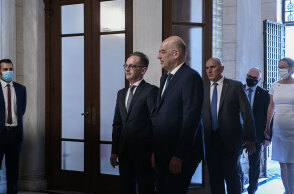 O υπουργός Εξωτερικών Νίκος Δένδιας με τον Γερμανό ομόλογό του, Χάικο Μάας