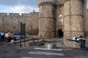 Κορωνοϊός - Έκτακτα περιοριστικά μέτρα: Από την Τρίτη 25 Αυγούστου 2020 καταστήματα στη Ρόδο θα κλείνουν υποχρεωτικά στις 00.00 τα μεσάνυχτα 