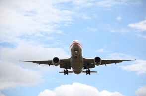 Αεροσκάφος με 17 επιβάτες θετικούς στον κορωνοϊό από τη Μύκονο προσγειώθηκε στην Κύπρο