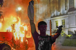 Οργή στις ΗΠΑ μετά το νέο περιστατικό αστυνομικής βίας, εναντίον μαύρου Αμερικανού στο Ουισκόνσιν