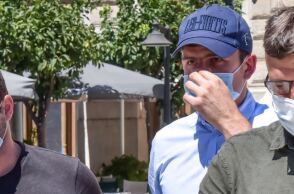 Ο Χάρι Μαγκουάιρ στην εισαγγελία Σύρου