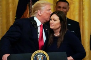 O Ντόναλντ Τραμπ και η πρώην εκπρόσωπός του, Σάρα Σάντερς