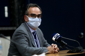 Ο υφυπουργός Υγείας, Βασίλης Κοντοζαμάνης