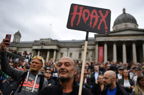 Κορωνοϊός στη Μεγάλη Βρετανία: Διαδήλωση πολιτών στο Λονδίνο κατά των περιοριστικών μέτρων