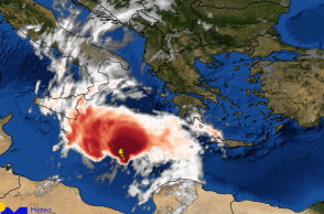 Δορυφόρος κατέγραψε πώς κινείται η κακοκαιρία «Ιανός» στην Κεντρική Μεσόγειο, καθώς πλησιάζει την Ελλάδα