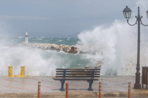 ΙΣΧΥΡΟΙ ΑΝΕΜΟΙ ΣΤΟ ΑΙΓΑΙΟ - ΑΠΑΓΟΡΕΥΤΙΚΟ ΑΠΟΠΛΟΥ ΑΠΟ ΤΟ ΛΙΜΑΝΙ ΤΗΣ ΡΑΦΗΝΑΣ