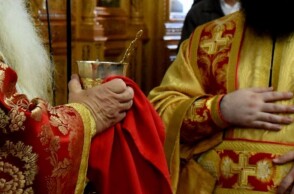 Θεία Κοινωνία Ιερέας