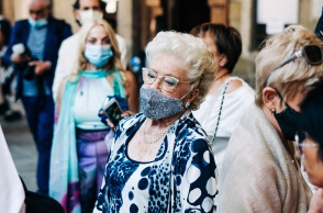 Κυρία με μάσκα στην Ιταλία 