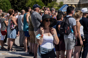 Νέα μέτρα για τον κορωνοϊό στην Αττική - Έως 9 άτομα σε συναθροίσεις σε ανοικτούς και κλειστούς χώρους από τη Δευτέρα 21 Σεπτεμβρίου 2020