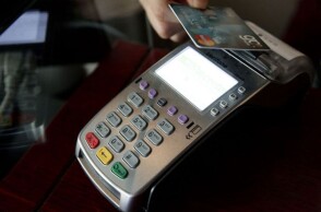 Aνέπαφες συναλλαγές με κάρτες 