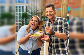 Η παρουσιάστρια Δανάη Μπάρκα και ο σεφ Απόστολος Ρουβάς