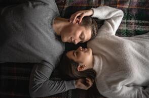 Συμβουλές για να μη χαθεί η ερωτική επιθυμία το φθινόπωρο 