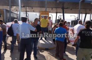 Κάτοικοι των Καμένων Βούρλων απέκλεισαν την Εθνική Οδό 