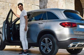 Ο Σάκης Ρουβάς με πολυτελές αυτοκίνητο έξω από το Ηρώδειο - Η ανάρτηση στα social media που προκάλεσε σάλο