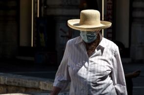 Άνθρωπος με μάσκα  