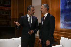 Ο πρωθυπουργός Κυριάκος Μητσοτάκης και ο γενικός γραμματέας του ΝΑΤΟ Γενς Στόλτενμπεργκ