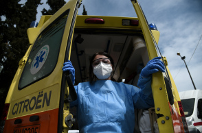 229 νέα κρούσματα κορωνοϊού ανακοινώθηκαν από τον ΕΟΔΥ στη χώρα μας σήμερα, Κυριακή 4 Οκτωβρίου. Κάτω από 100 οι μολύνσεις στην Αττική 