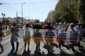 Συγκέντρωση διαμαρτυρίας της ΟΛΜΕ και πορεία προς τη Βουλή για το άνοιγμα των σχολείων