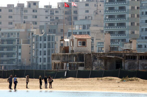 Αμμόχωστος: Άποψη της παραλίας στην κλειστή πόλη