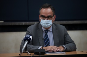 O υφυπουργός Υγείας Βασίλης Κοντοζαμάνης