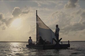 Η Ντακότα Τζόνσον, ο Ζακ Γκότσαγκεν και ο Σία Λαμπεούφ στην ταινία «Το γεράκι του φυστικοβούτυρου» ©Nigel Blauk/ Courtesy of Roadside Attractions