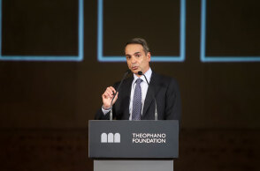 Ο Κυριάκος Μητσοτάκης στην τελετή απονομής του νέου Ευρωπαϊκού Βραβείου «Αυτοκράτειρα Θεοφανώ» στο μνημείο της Ροτόντας στη Θεσσαλονίκη