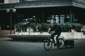 Ποδηλάτης με μάσκα στην Γερμανία