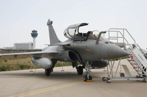 Πολεμικό αεροσκάφος Rafale στο διεθνές αεροδρόμιο «Ελευθέριος Βενιζέλος» στα Σπάτα (ΦΩΤΟ ΑΡΧΕΙΟΥ)