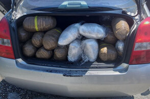 Φορτωμένο με κάνναβη το πορτμπαγκάζ αυτοκινήτου