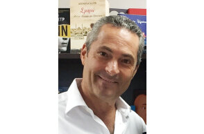 Ο Γιάννης Κωνστανταρόπουλος μιλάει για τον εκδοτικό οίκο Μίνωα