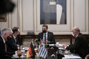 Ο πρωθυπουργός Κυριάκος Μητσοτάκης στη συνάντησή του με τον Γερμανό ΥΠΕΞ Χάικο Μάας στο Μέγαρο Μαξίμου