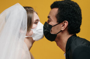 Άνέβαλες ή ακύρωσες το γάμο σου; Δες πώς θα το πεις σε όλους